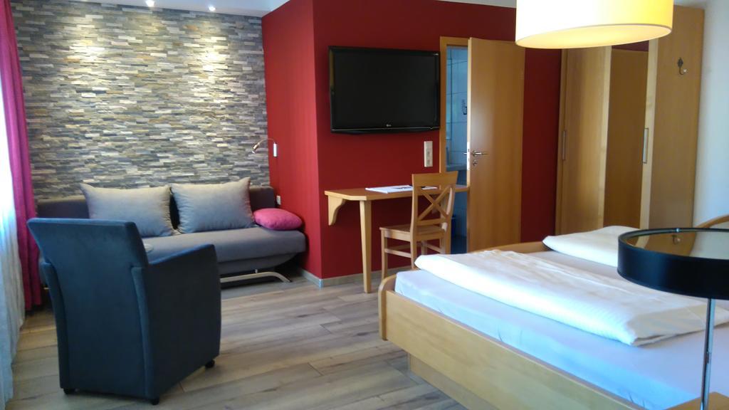 Hotel Garni Und Apartments Zur Krone هيلبولتشتاين المظهر الخارجي الصورة