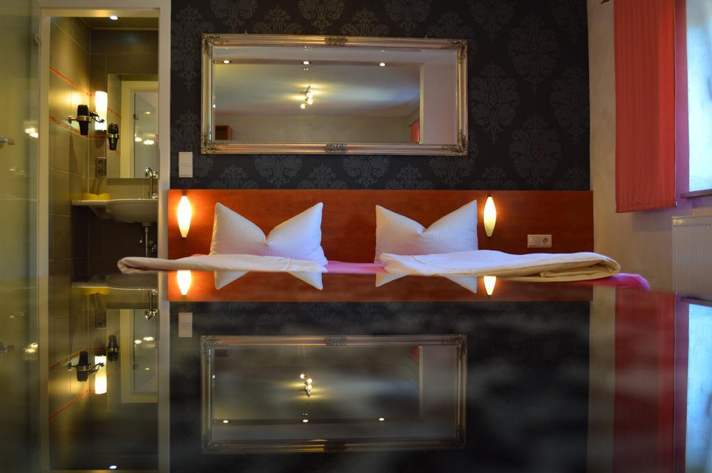 Hotel Garni Und Apartments Zur Krone هيلبولتشتاين المظهر الخارجي الصورة