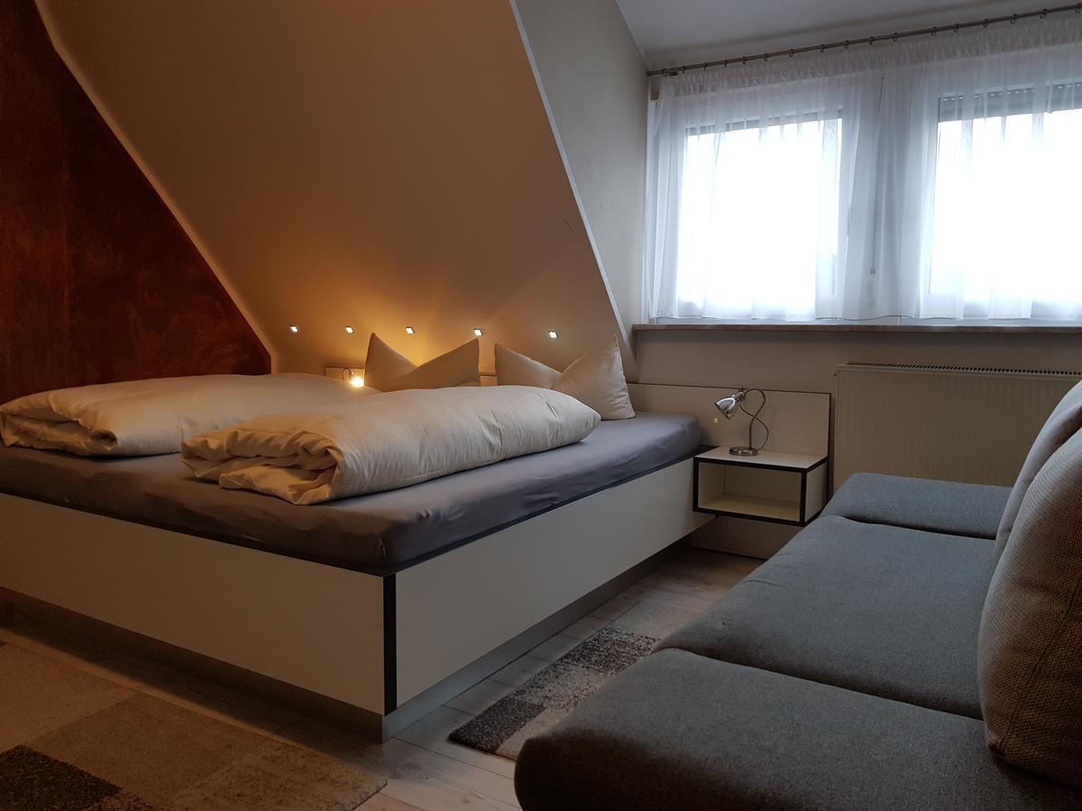 Hotel Garni Und Apartments Zur Krone هيلبولتشتاين المظهر الخارجي الصورة